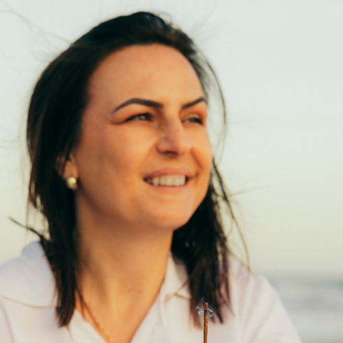 Lisiane del Ré em um momento de contemplação ao ar livre